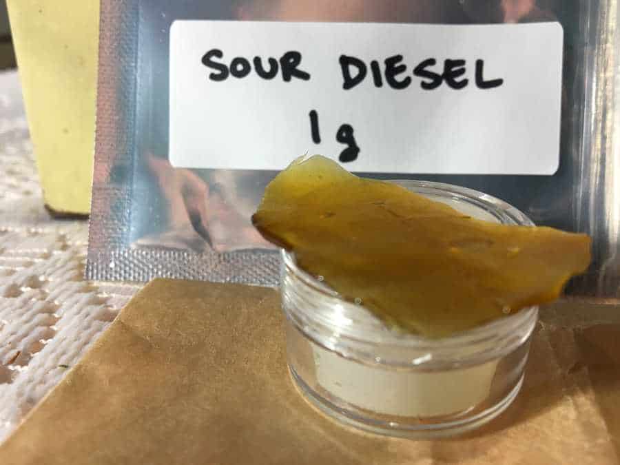 get-kush-unboxing-review-shatter-sour-diesel